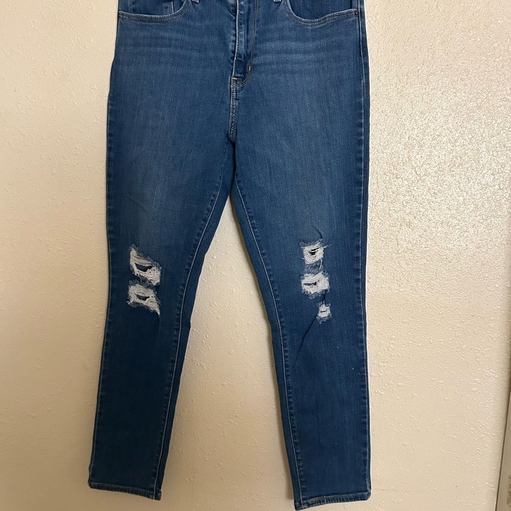 Levis Blue Skinny Jeans with Distressed Details - Picture 4 of 10